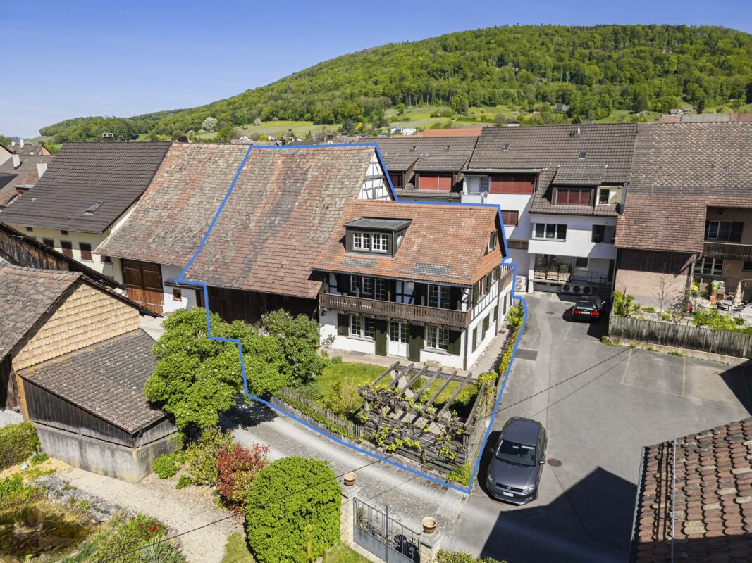 Historisches Wohnhaus mit Hof und Hanglage