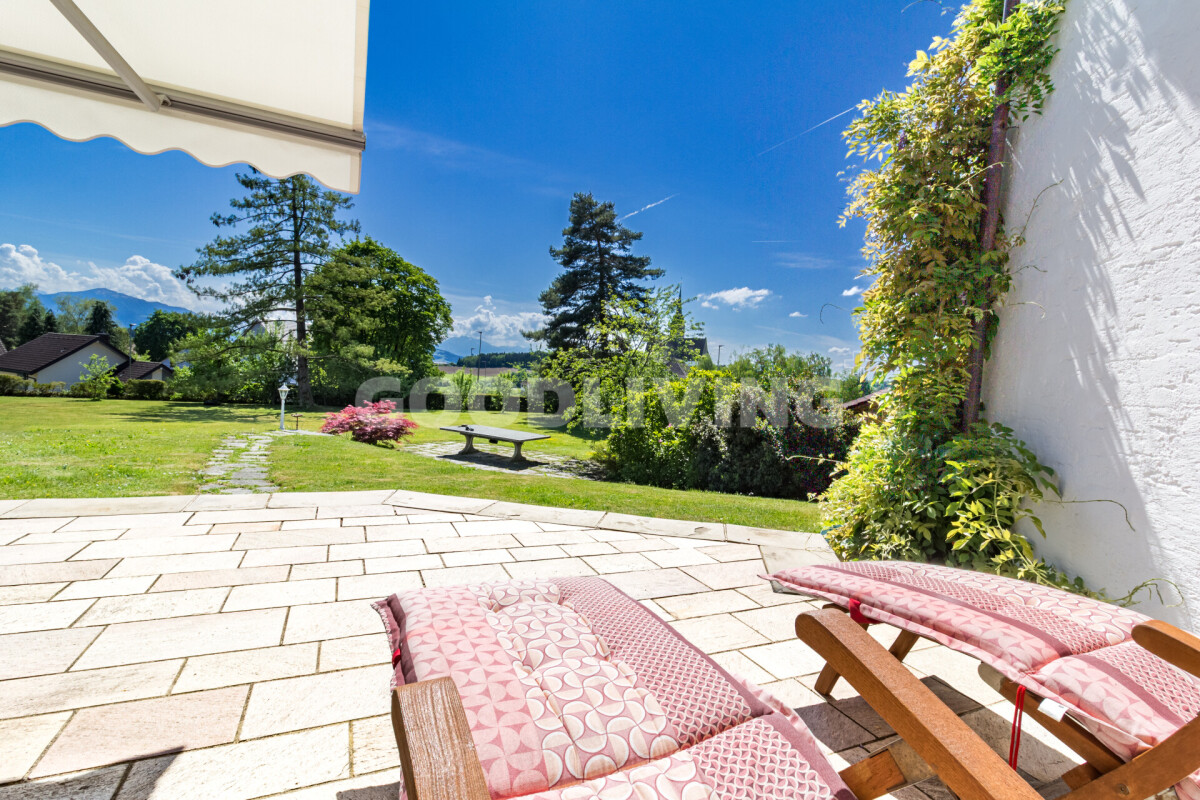 Terrasse mit Gartenblick