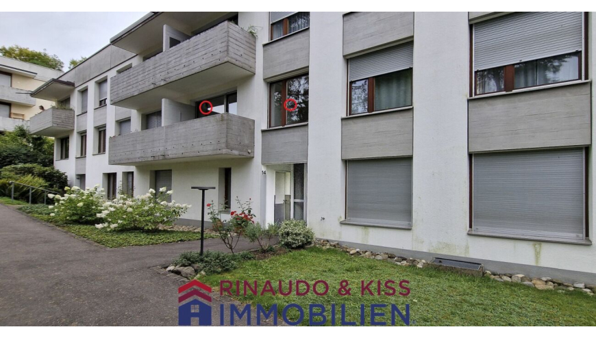 Mehrfamilienhaus mit Balkonen