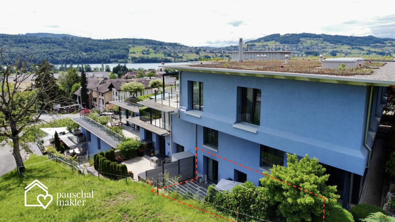 Wohnhaus mit Hanglage und Seeblick