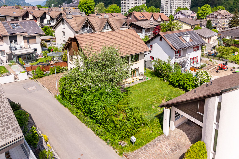 Wohngebiet mit Einfamilienhäusern aus der Luft