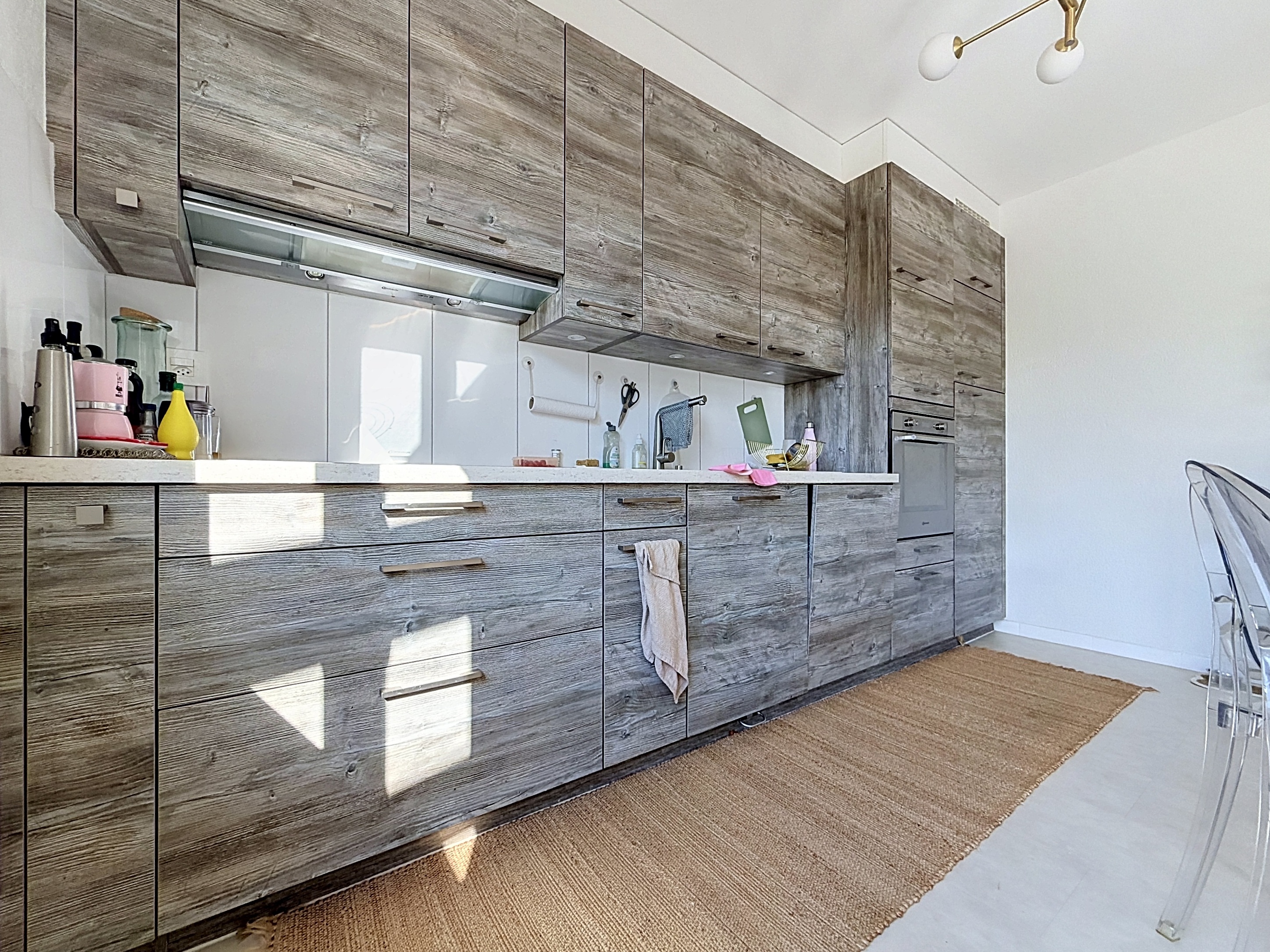 Moderne Küche mit Holzoptik