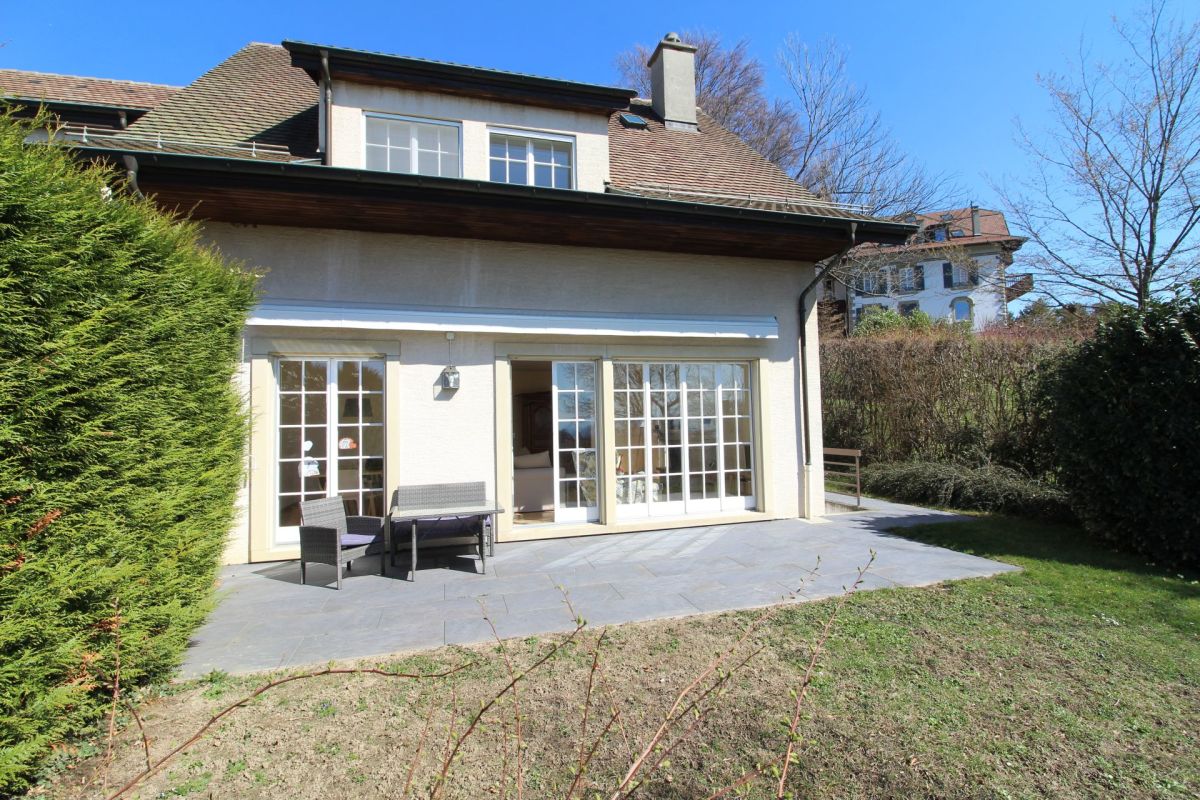 Haus mit Terrasse und Garten