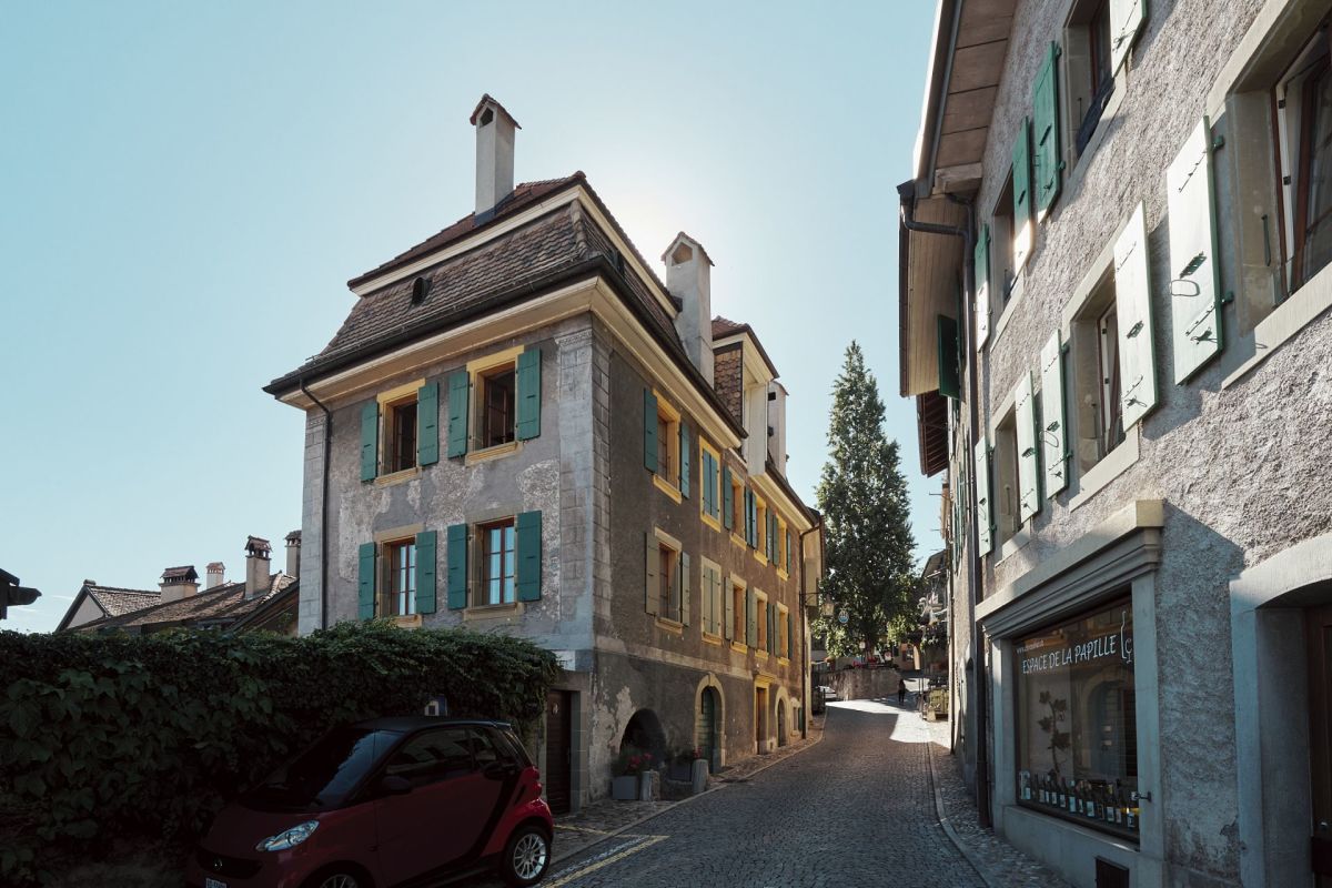 Historische Gasse mit Altbauten