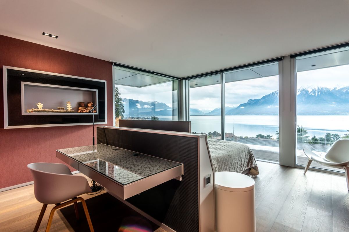 Modernes Schlafzimmer mit Panoramablick