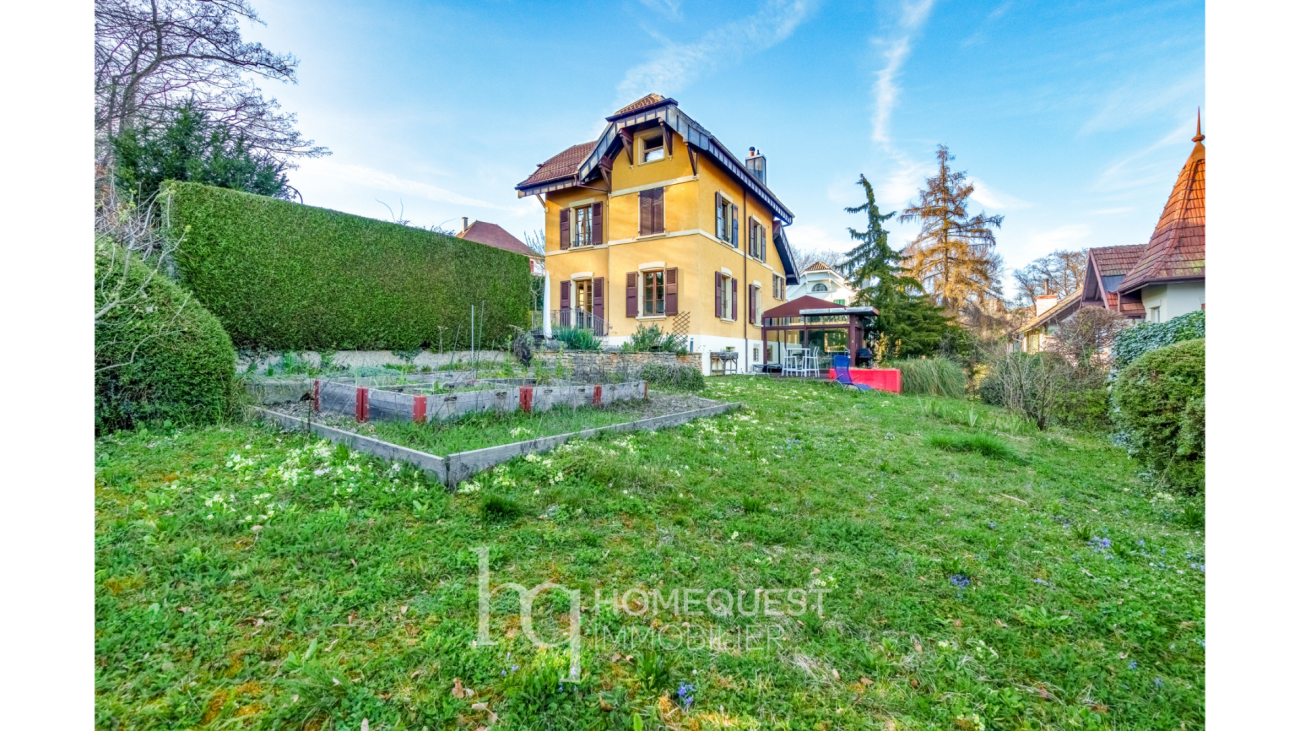 Garten mit mehrstöckigem Haus