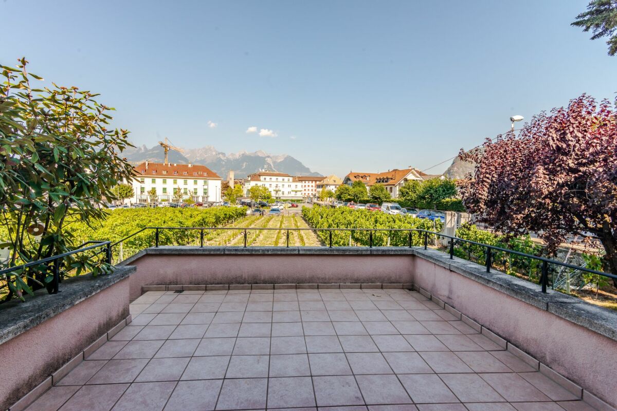 Terrasse mit Bergblick