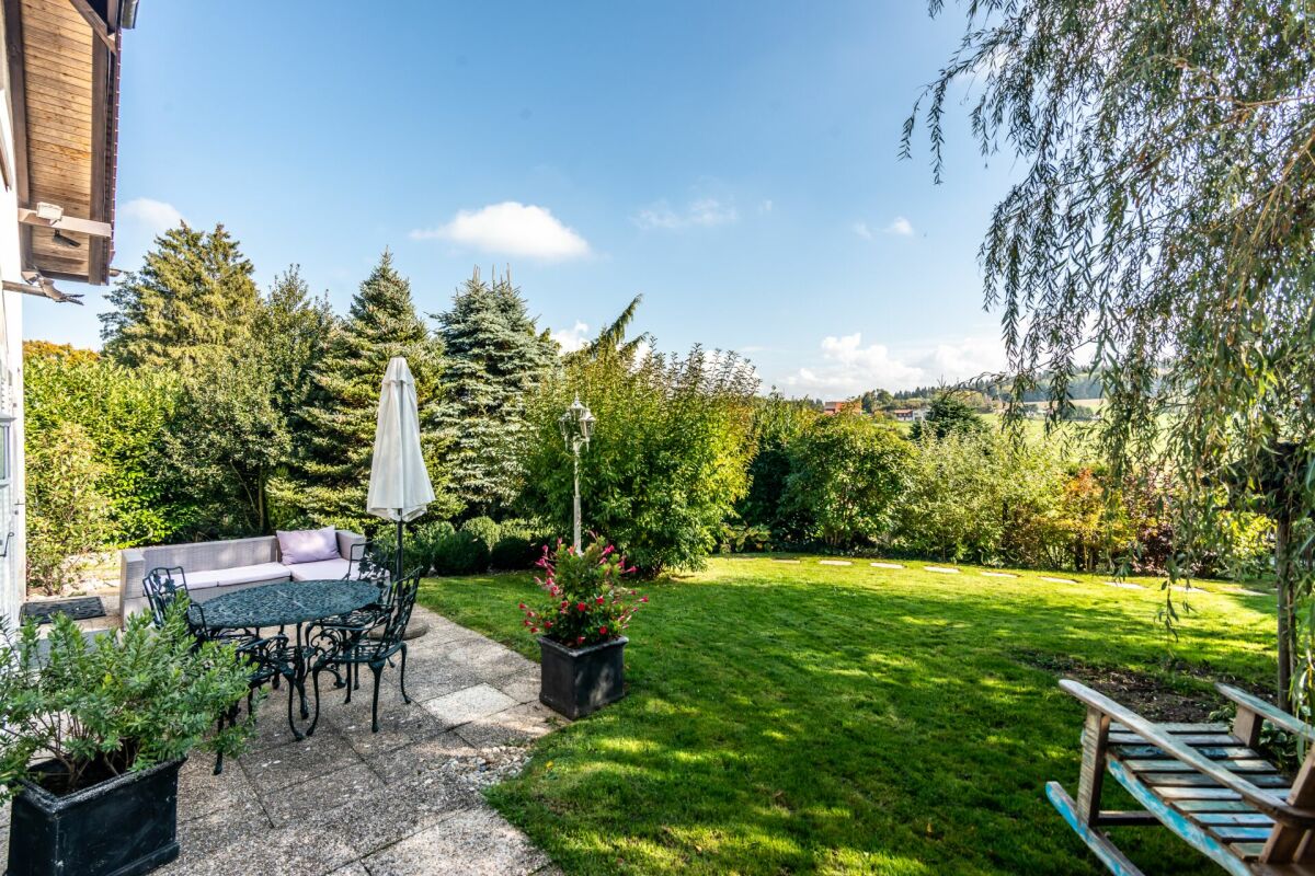 Garten mit Terrasse