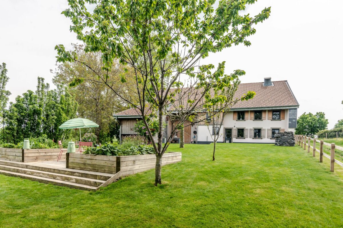 Ländliches Einfamilienhaus mit großem Garten