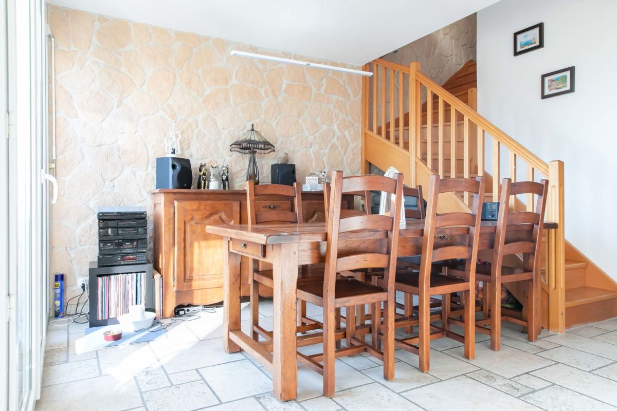Esszimmer mit Treppe