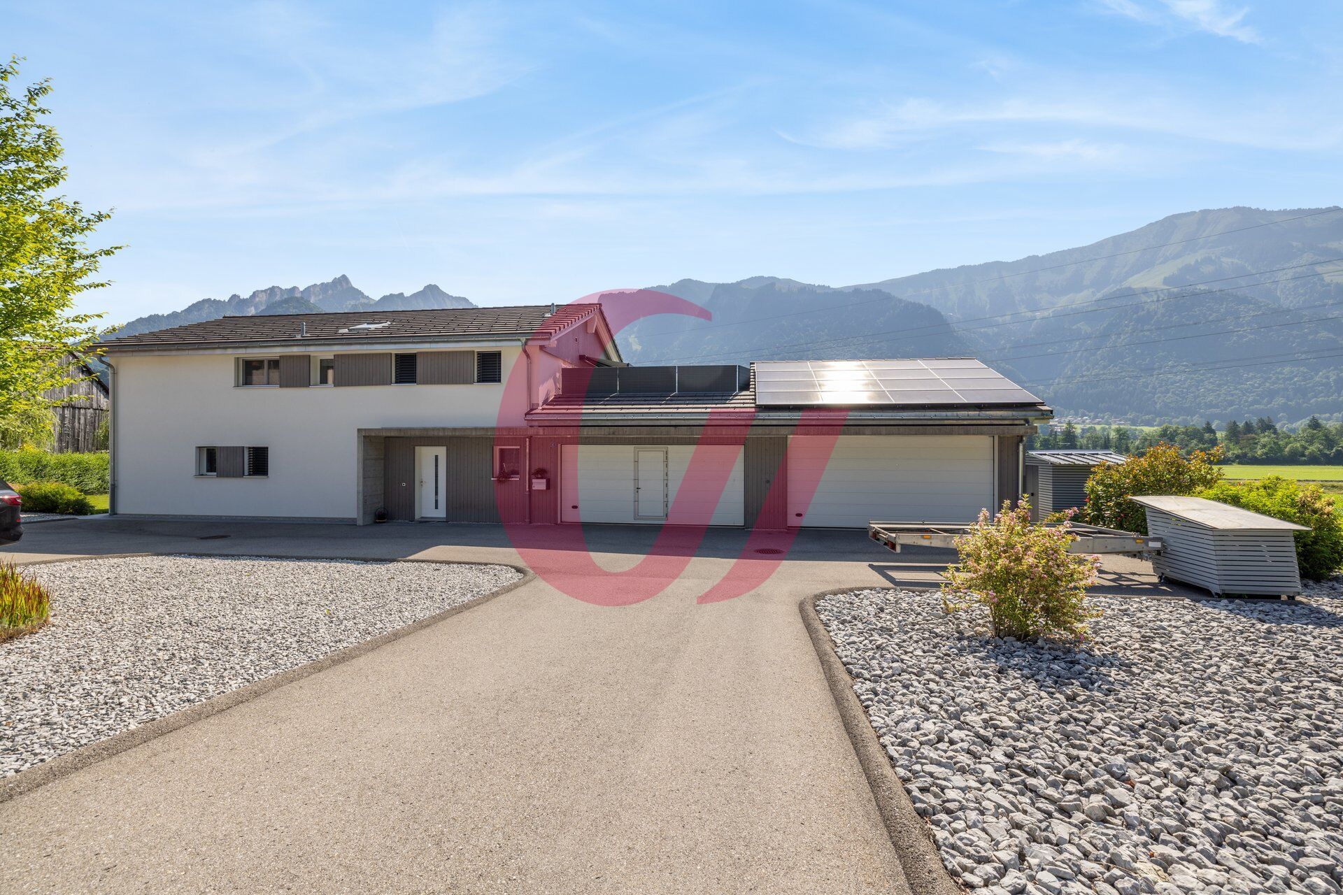 Modernes Einfamilienhaus mit Bergblick