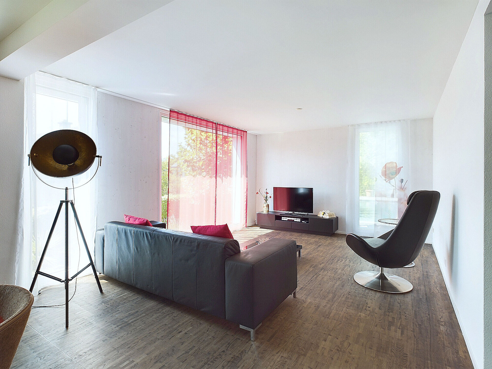 Helles Wohnzimmer mit Dachschrägen