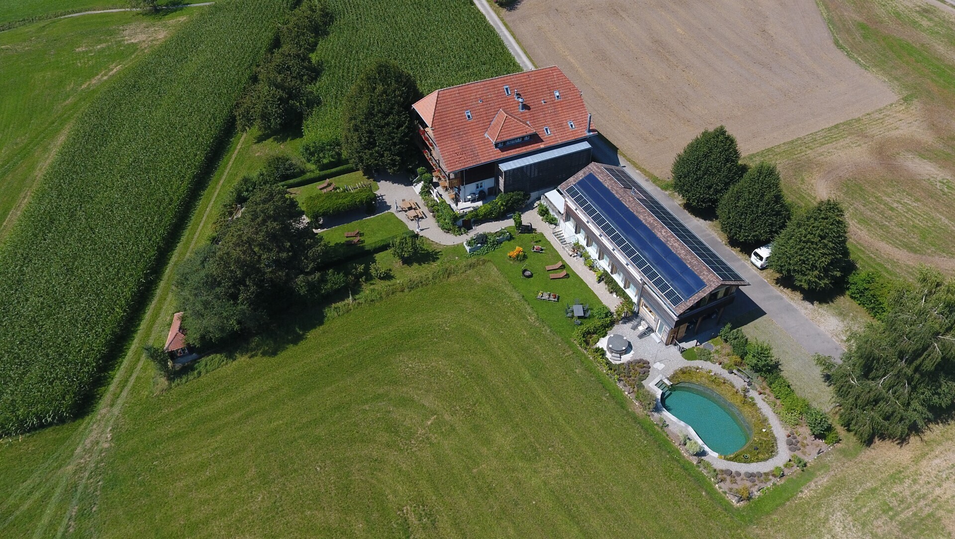 Ländliches Anwesen mit Pool und Solardach