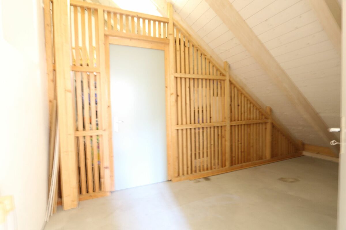 Dachbodenraum mit Holzverschalung