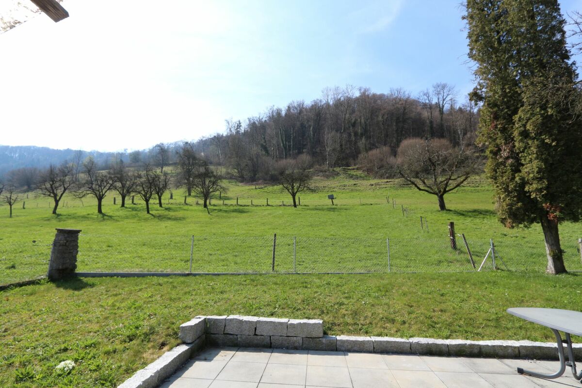 Garten mit Terrasse und weiter Landschaft