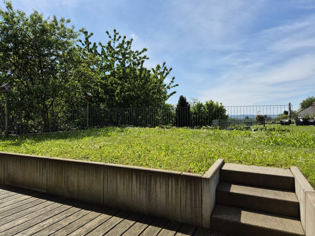 Garten mit Terrasse und Aussicht