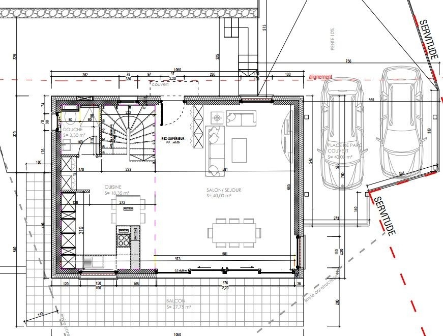 Grundriss einer Wohnimmobilie mit Balkon und Carport