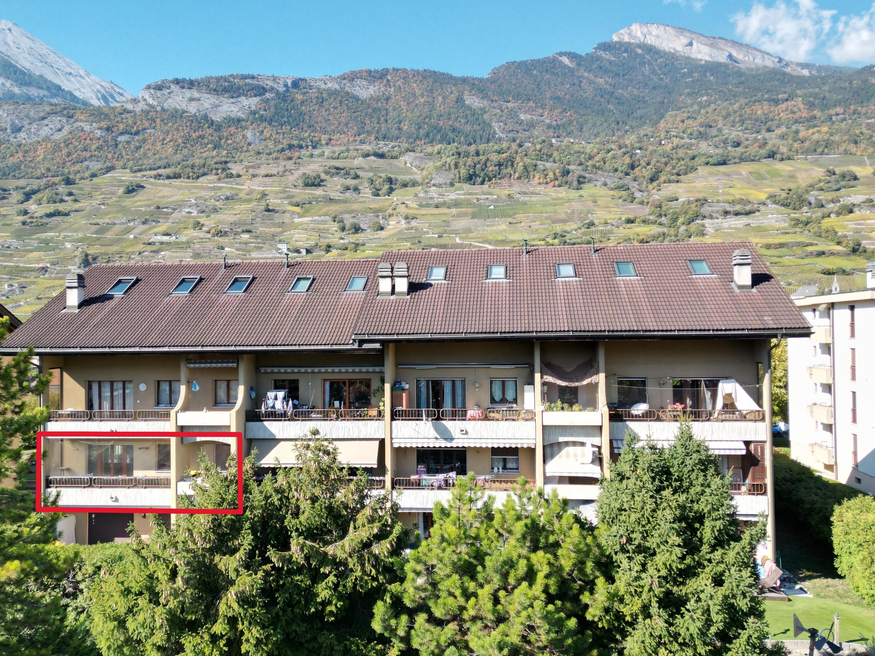 Mehrfamilienhaus mit Bergpanorama