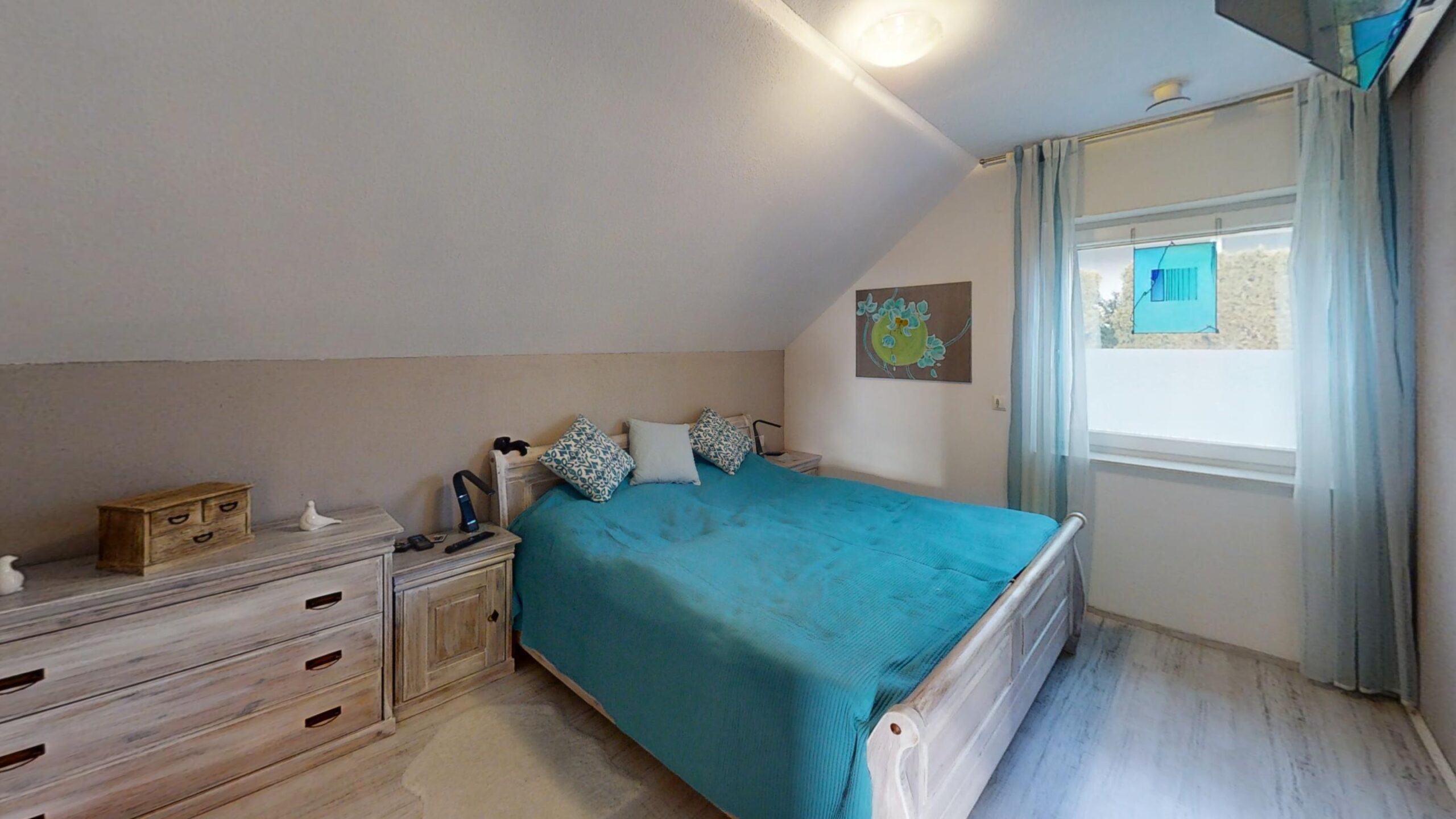 Dachgeschoss-Schlafzimmer mit Einzelbett