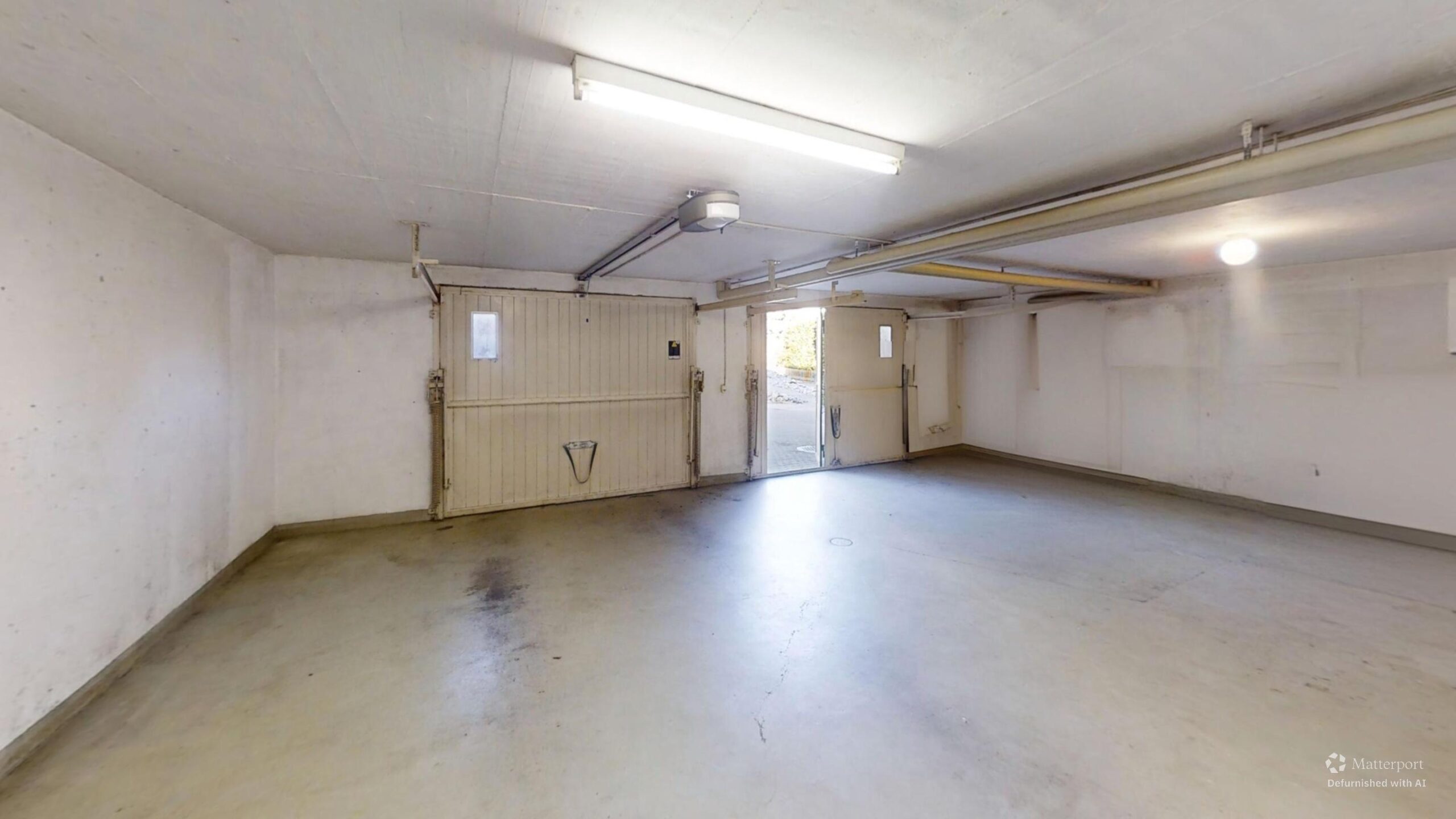 Doppelgarage mit Innenansicht