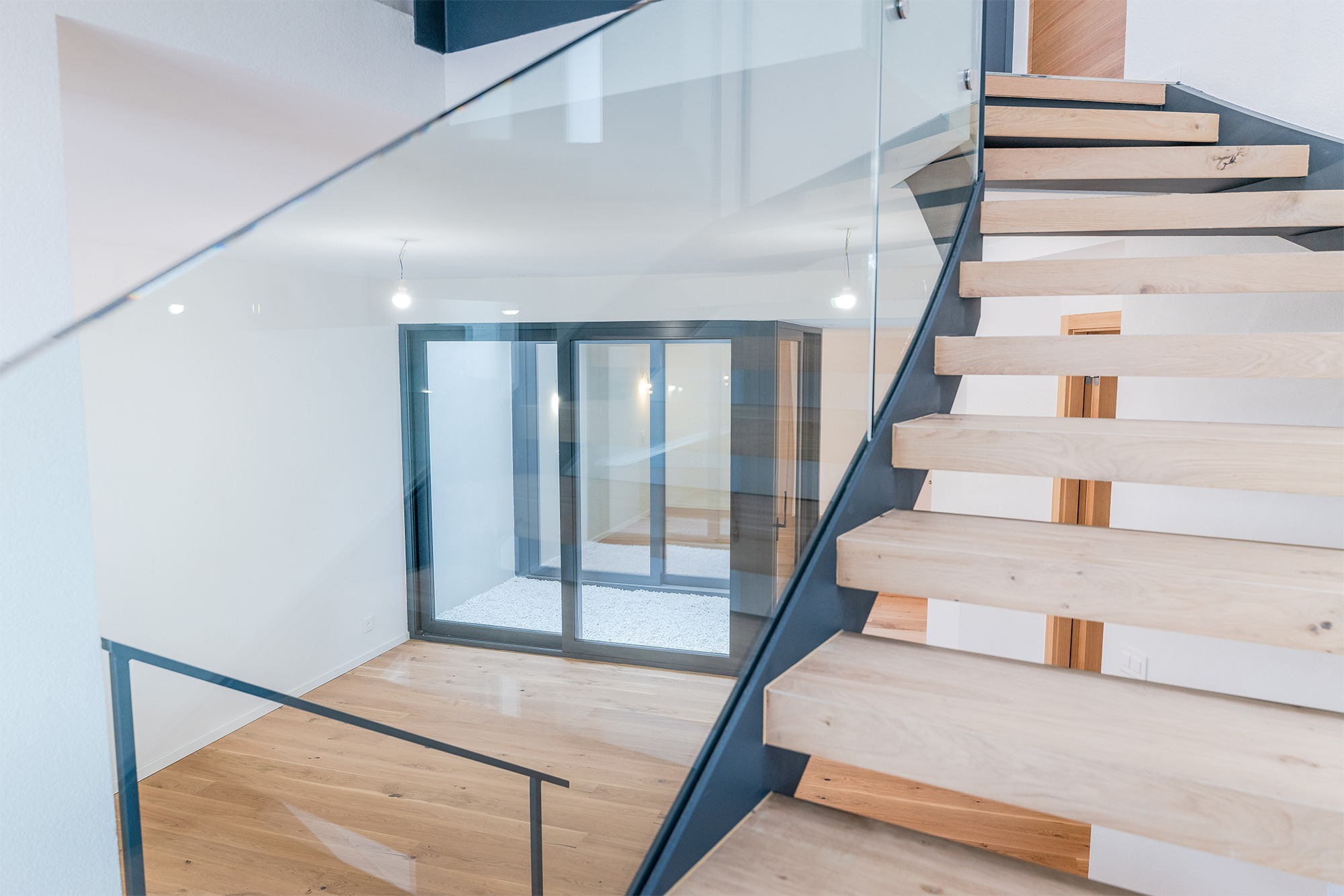 Treppenhaus mit Glasgeländer