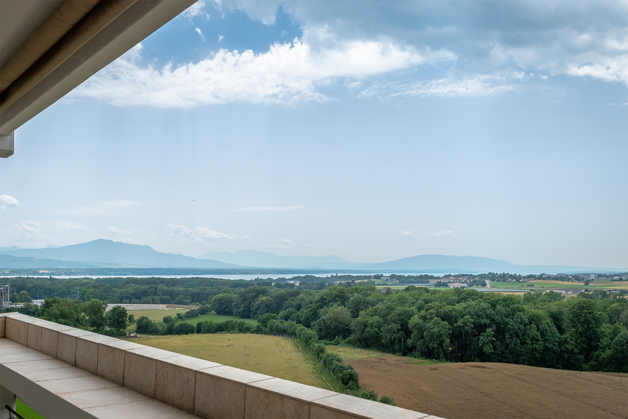 Blick vom Balkon in die Landschaft