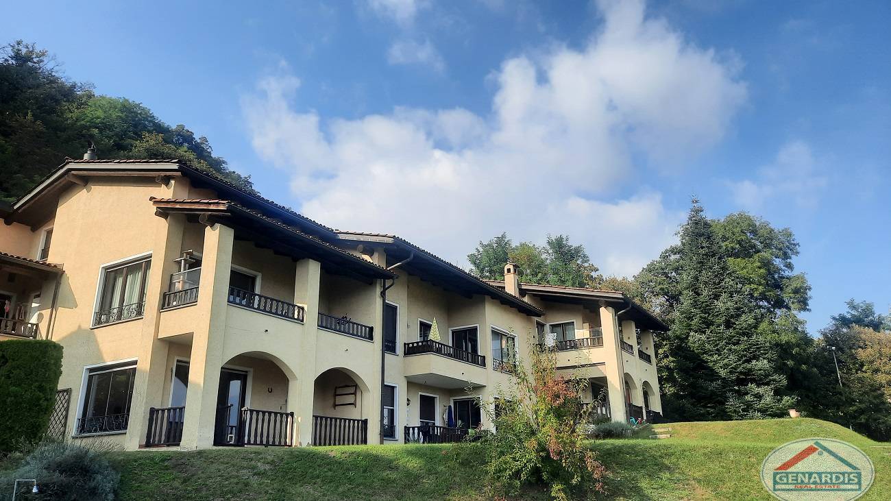Mehrfamilienhaus in grüner Hanglage