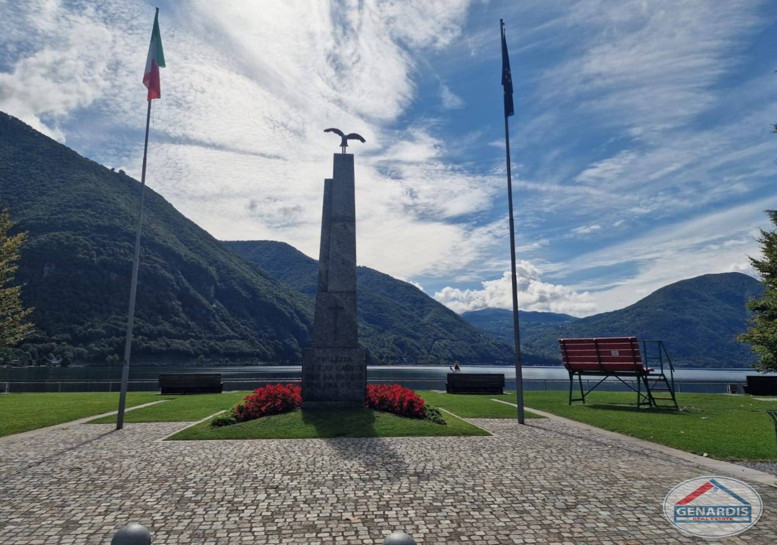 Seepromenade mit Denkmal