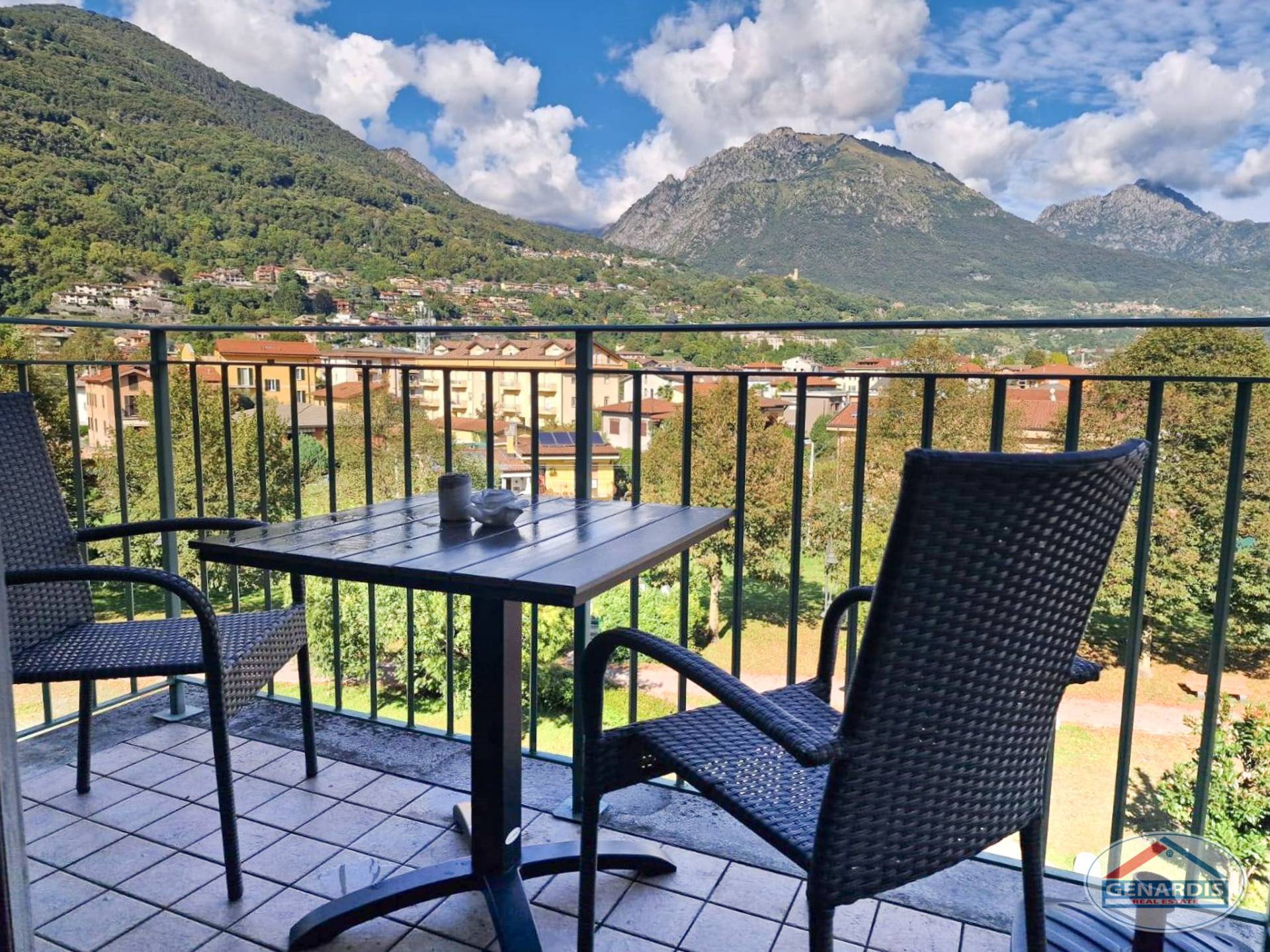 Balkon mit Bergblick
