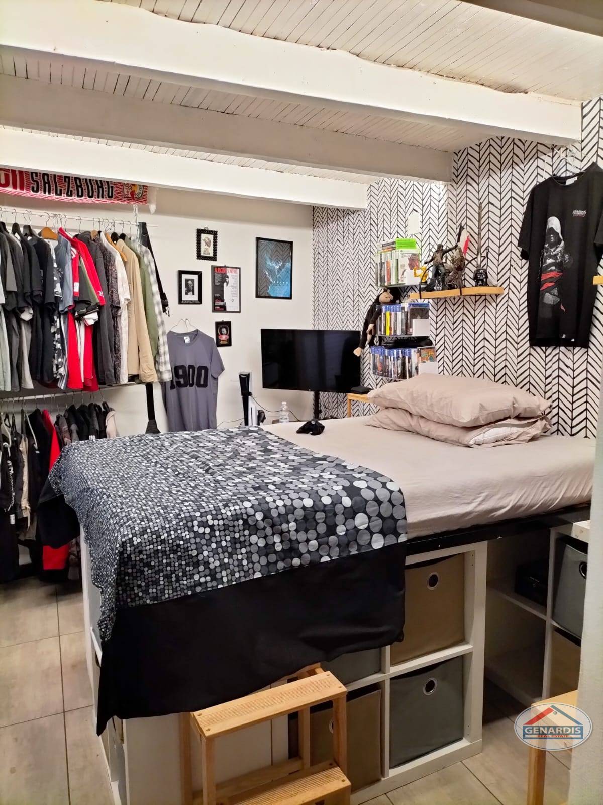 Schlafbereich mit begehbarem Kleiderschrank