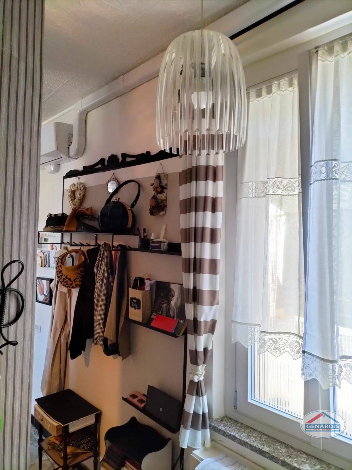 Gemütliche Nische am Fenster