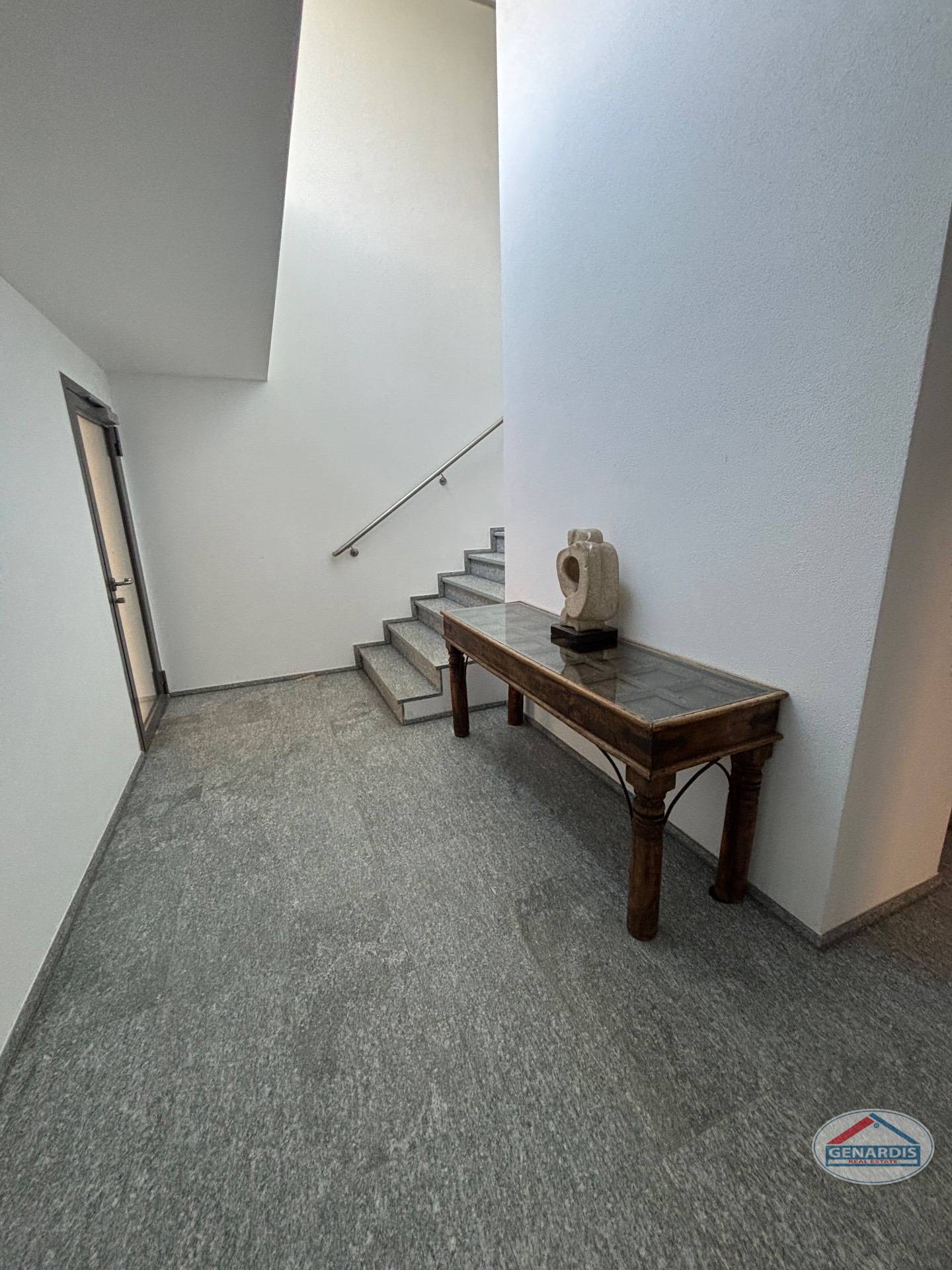 Treppenhaus mit Konsole