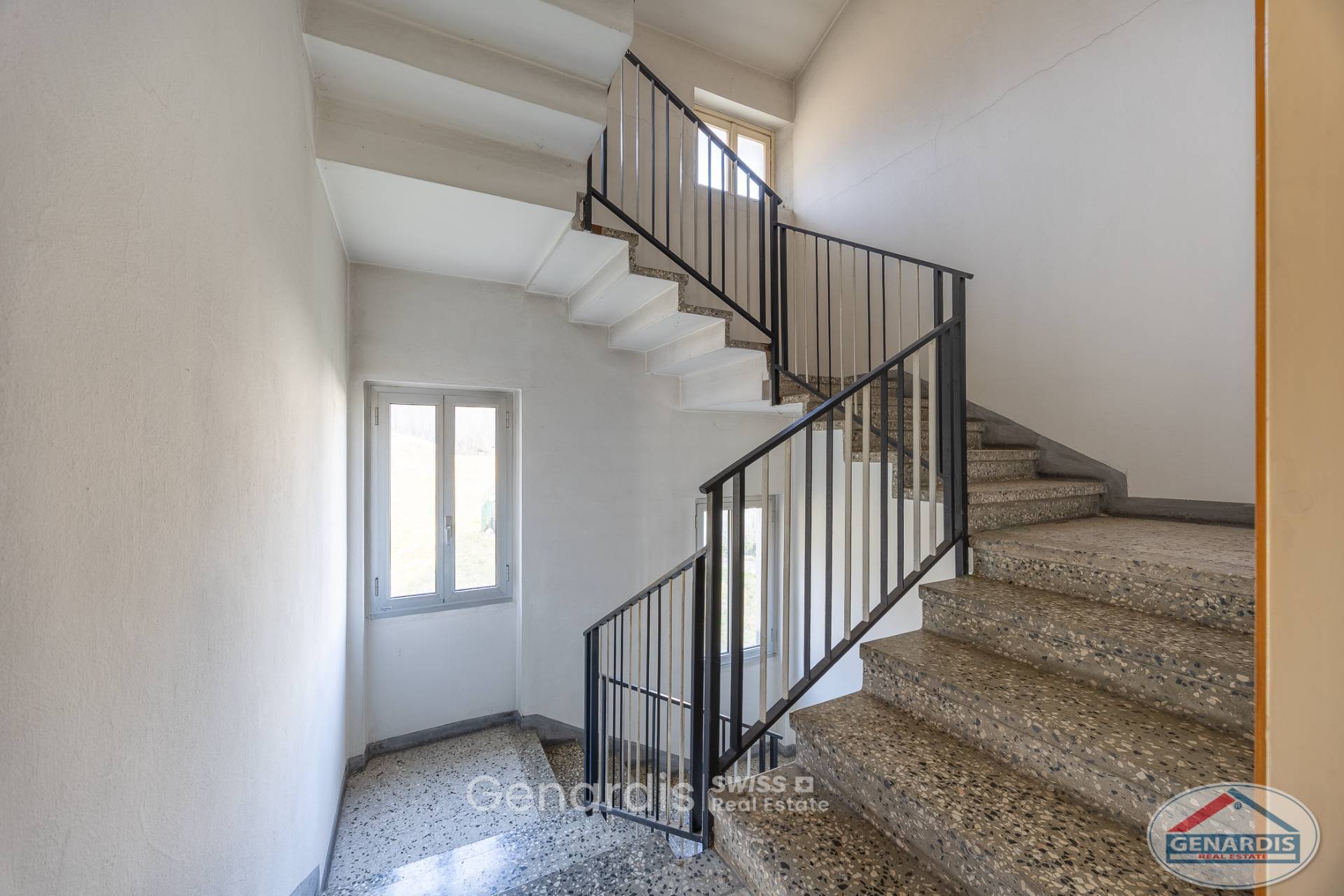 Treppenhaus mit Terrazzo-Belag