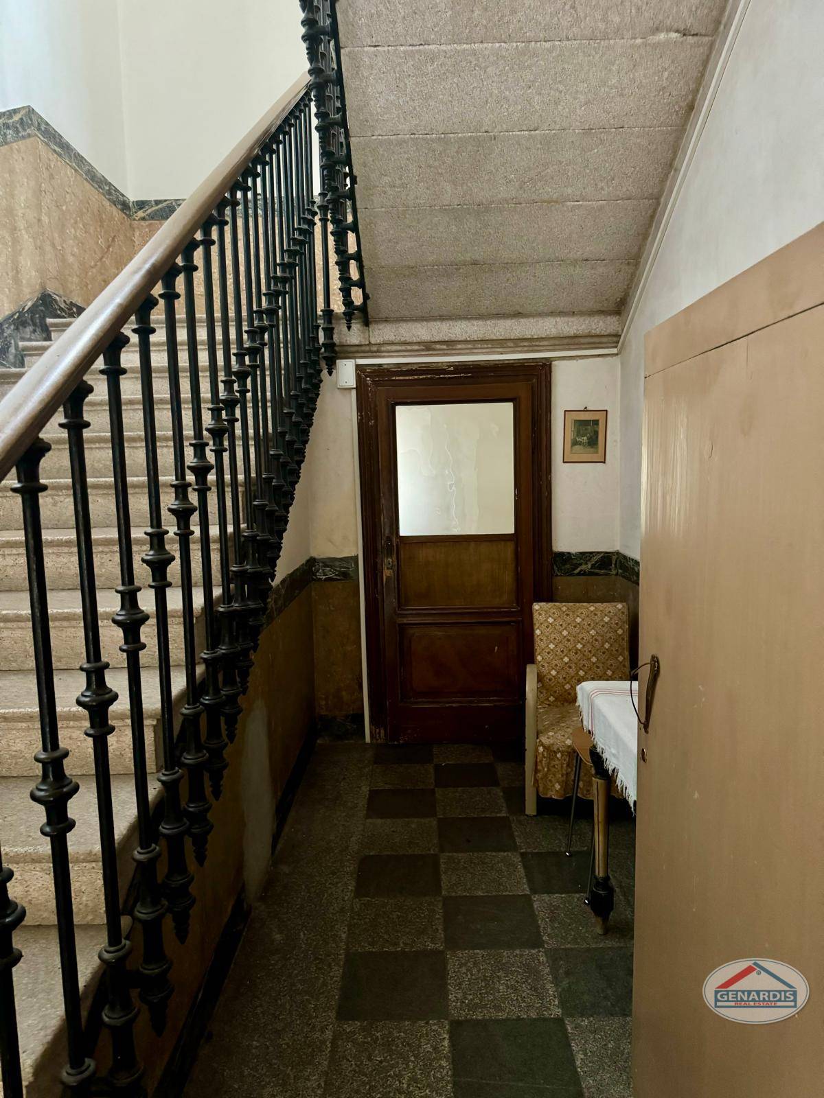 Historisches Treppenhaus mit Flur