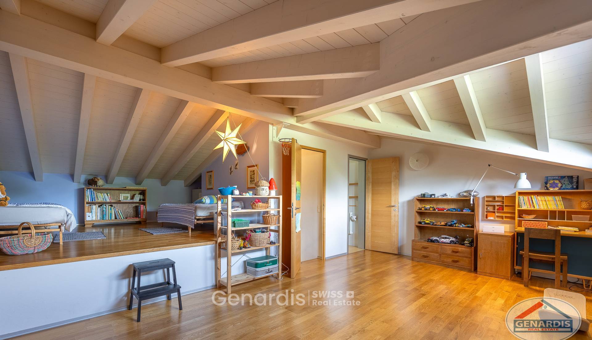 Dachgeschoss-Kinderzimmer mit Galerie