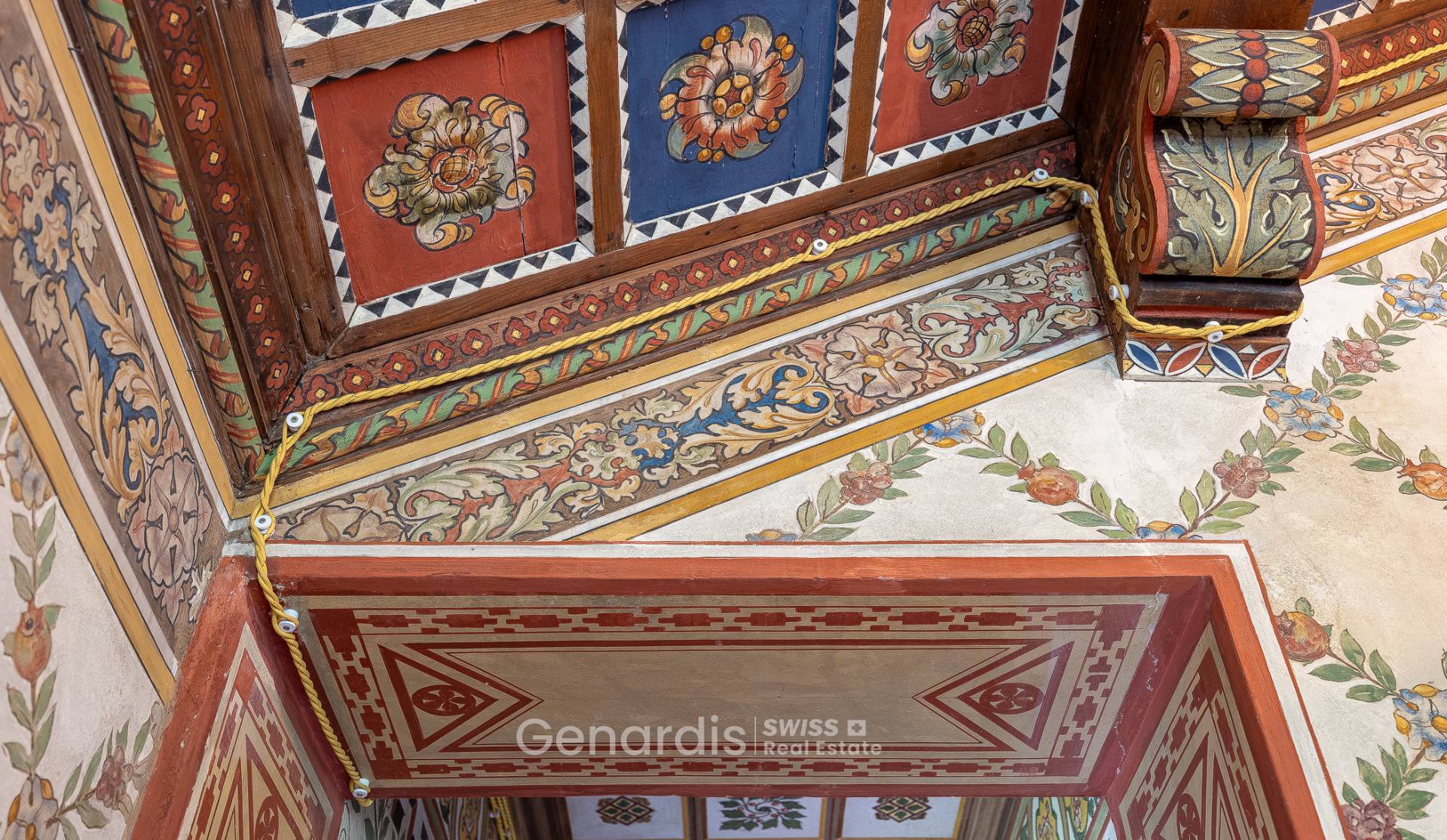 Ornamentierte Decken- und Wanddetails