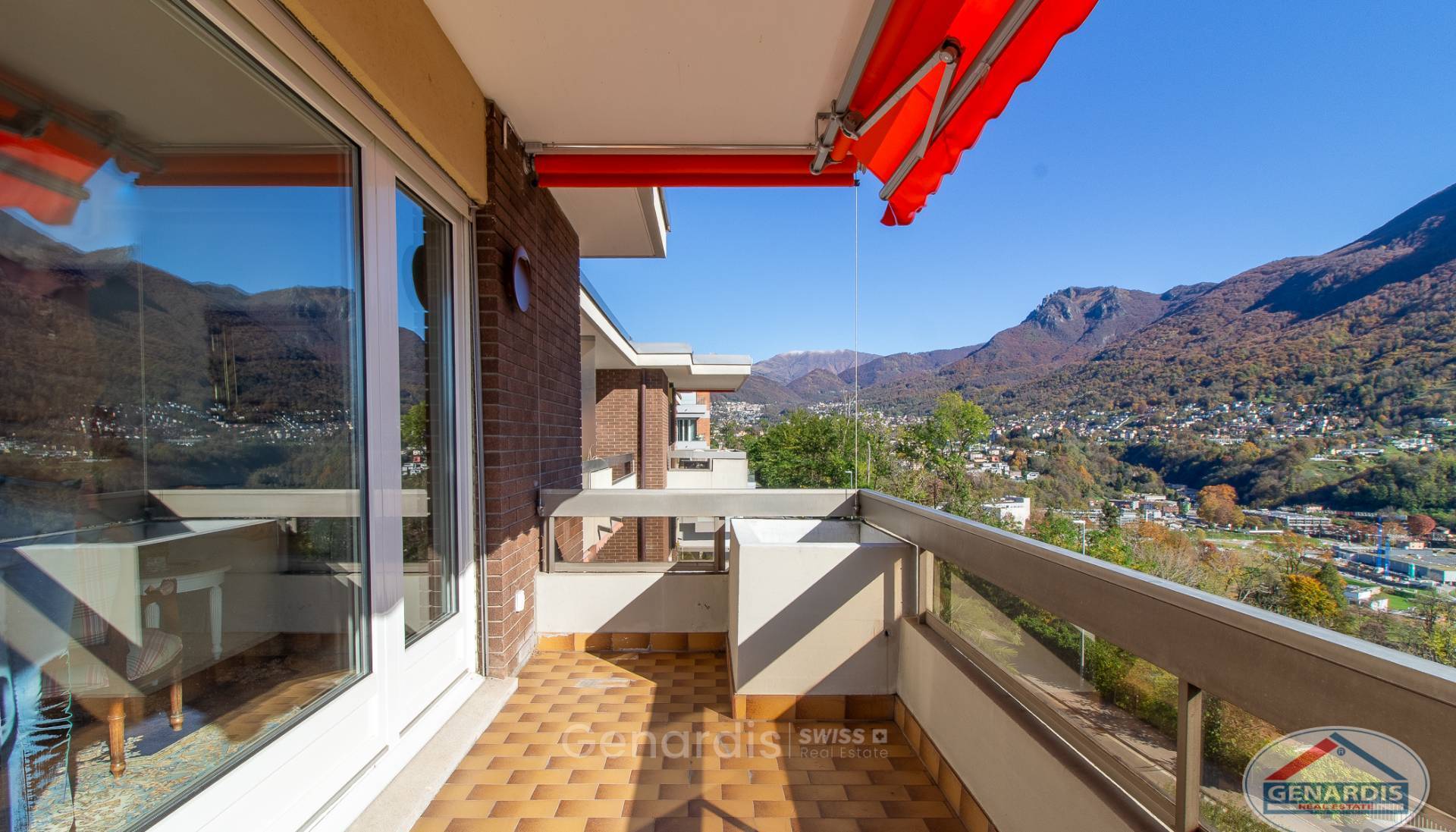 Balkon mit Bergblick