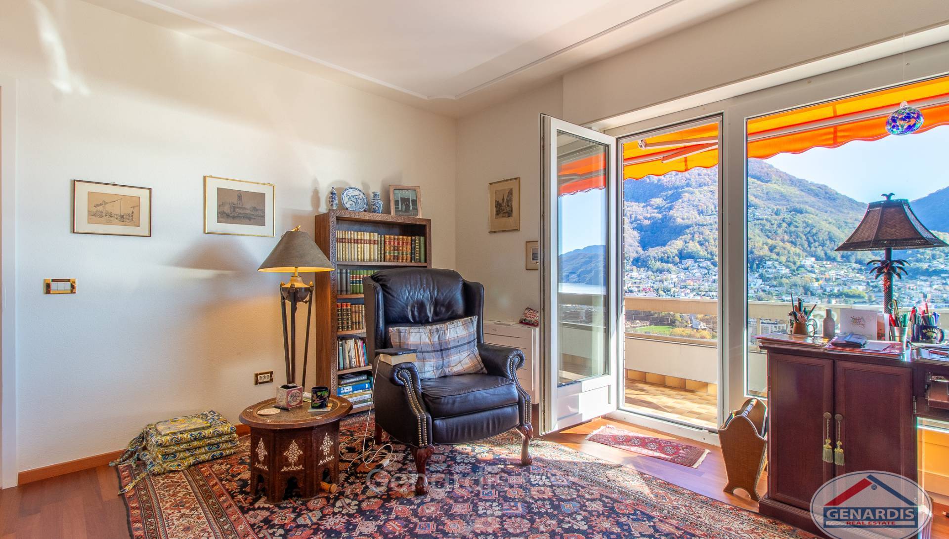 Wohnzimmer mit Bergblick