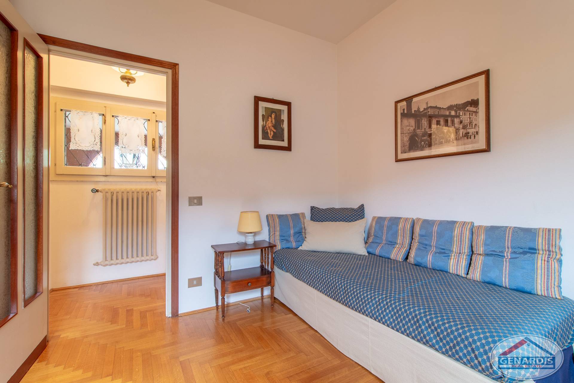 Gemütliches Schlafzimmer mit Tageslicht