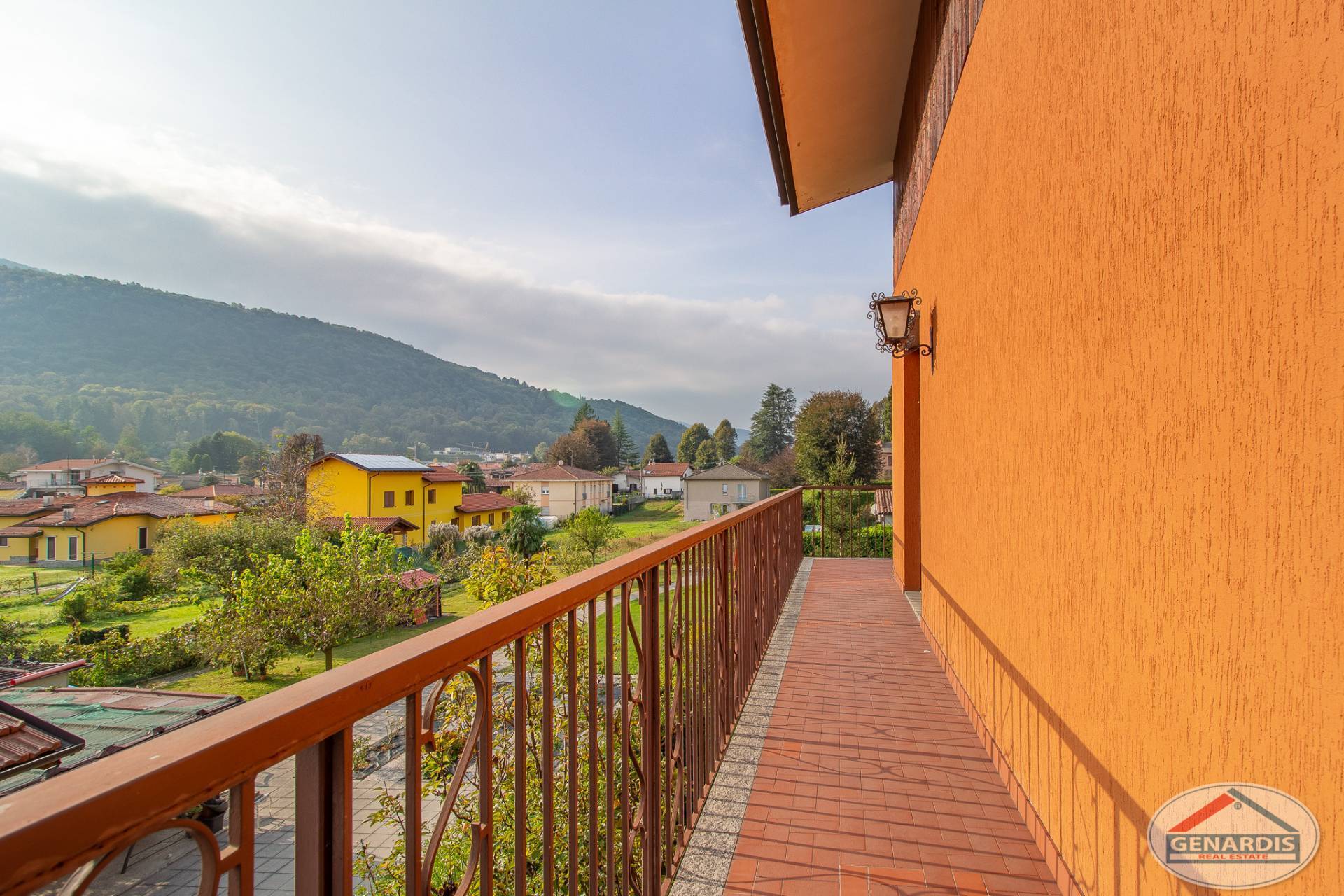 Balkon mit Bergblick