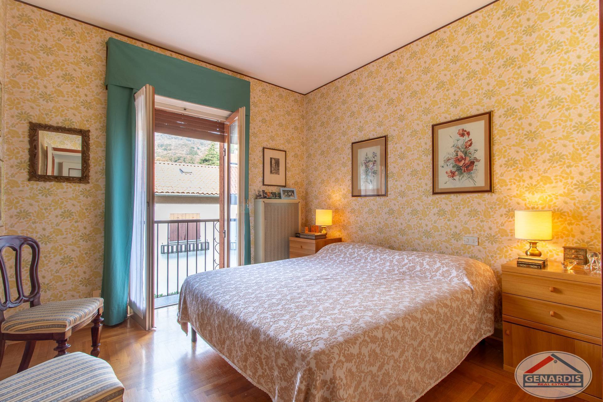 Schlafzimmer mit Balkonzugang