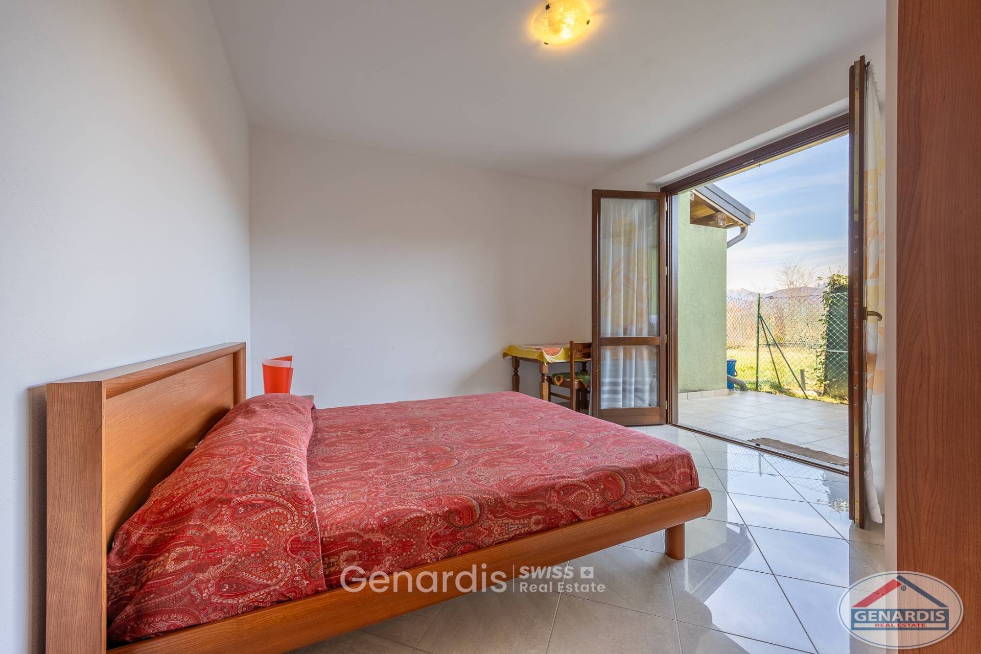 Schlafzimmer mit Terrassentür