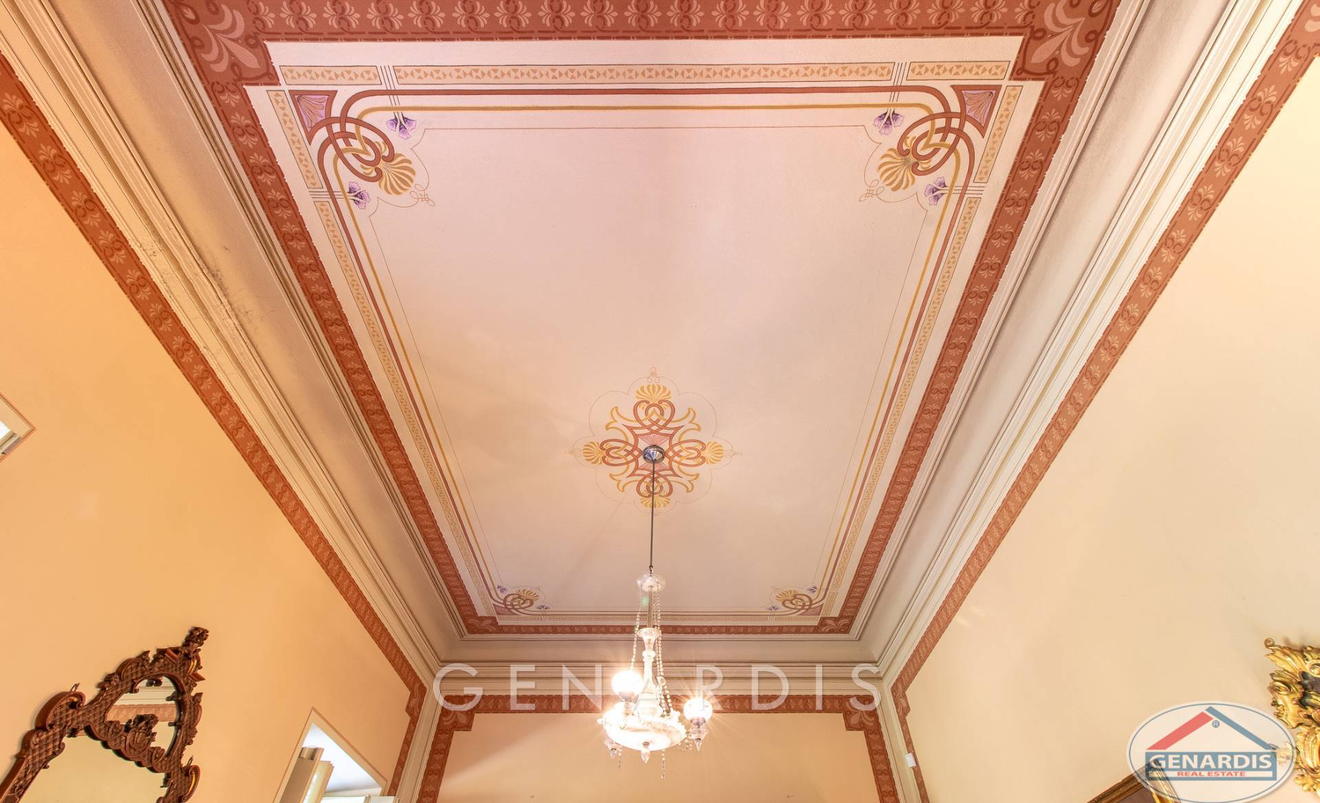 Verzierte historische Stuckdecke
