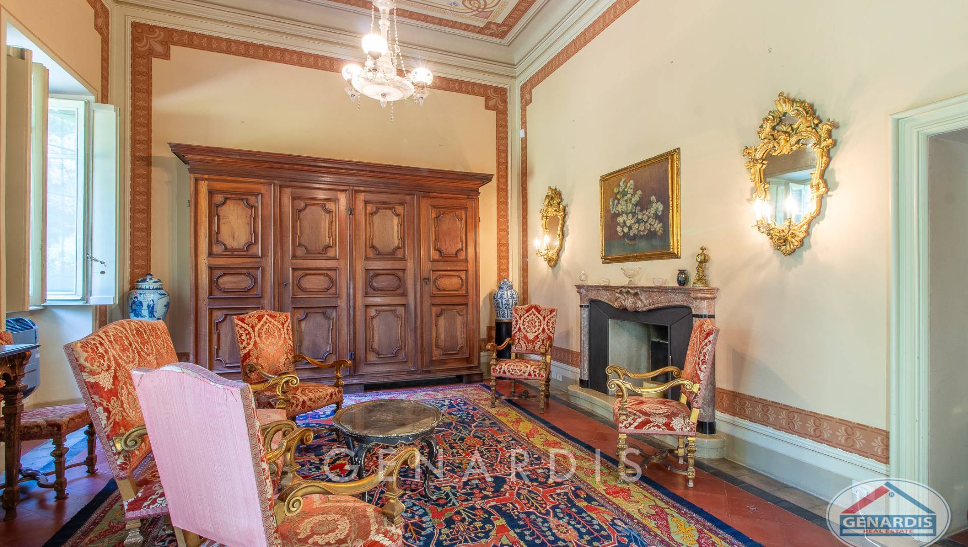 Prunkvolles historisches Salonzimmer