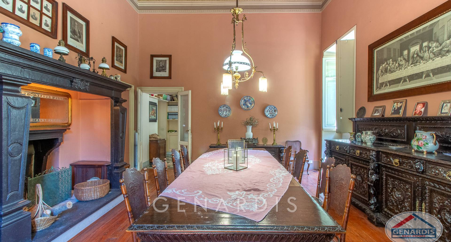 Elegantes historisches Esszimmer