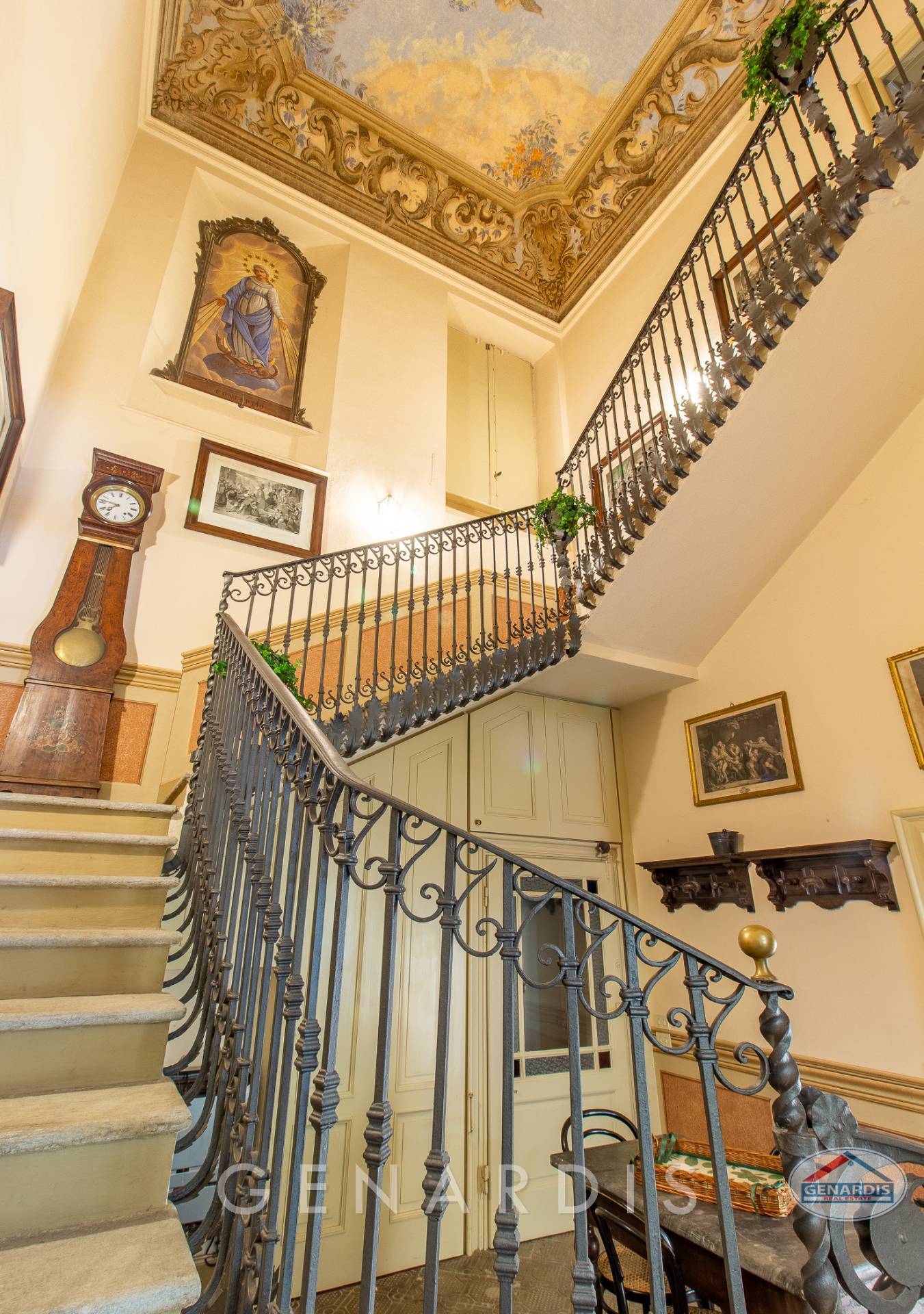 Prächtiges historisches Treppenhaus