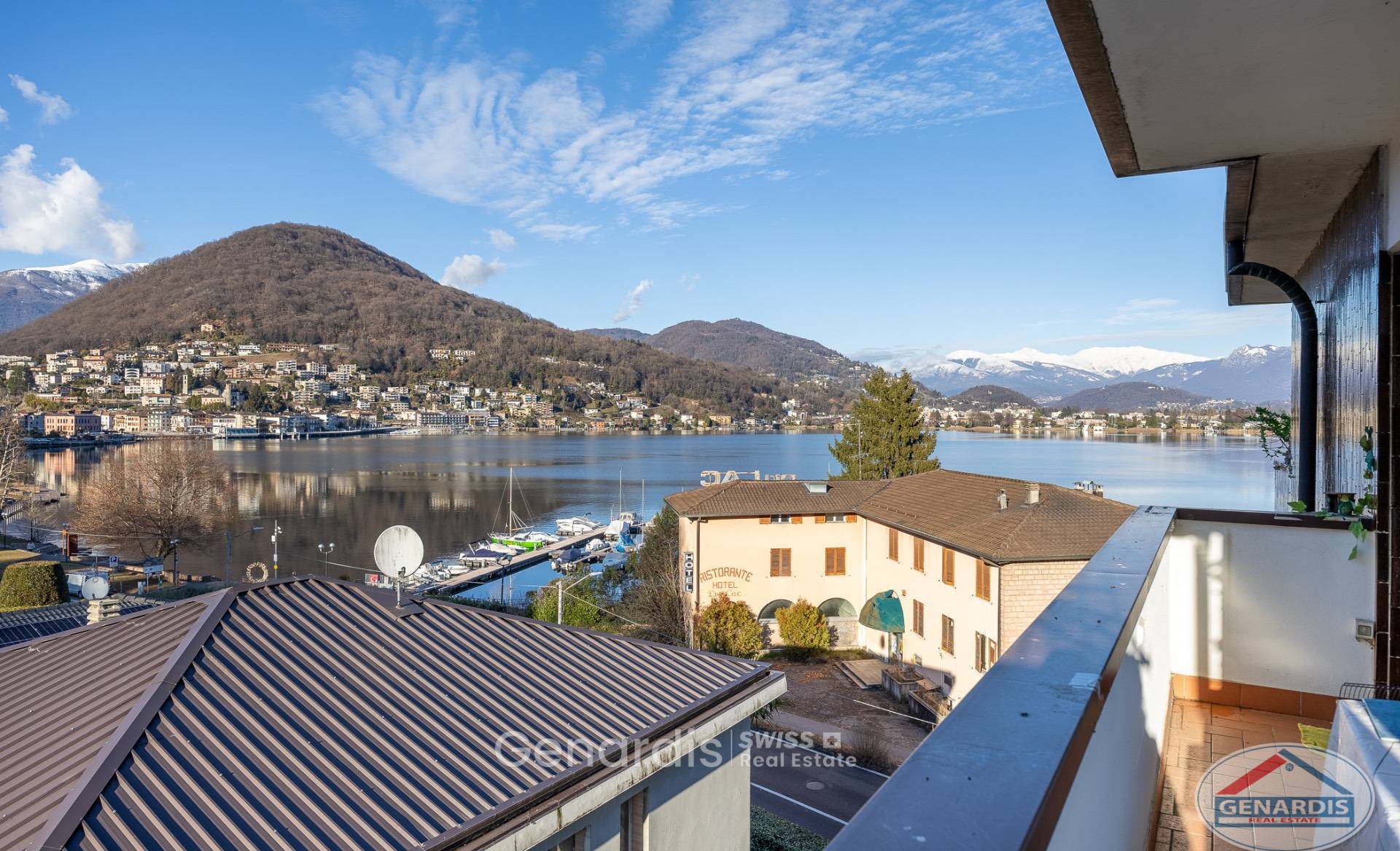 Seeblick von einem Balkon