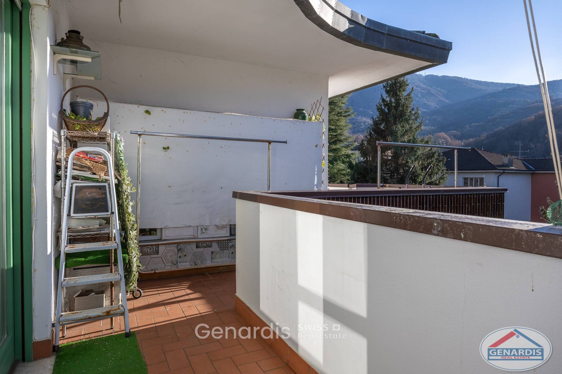 Balkon mit Bergblick
