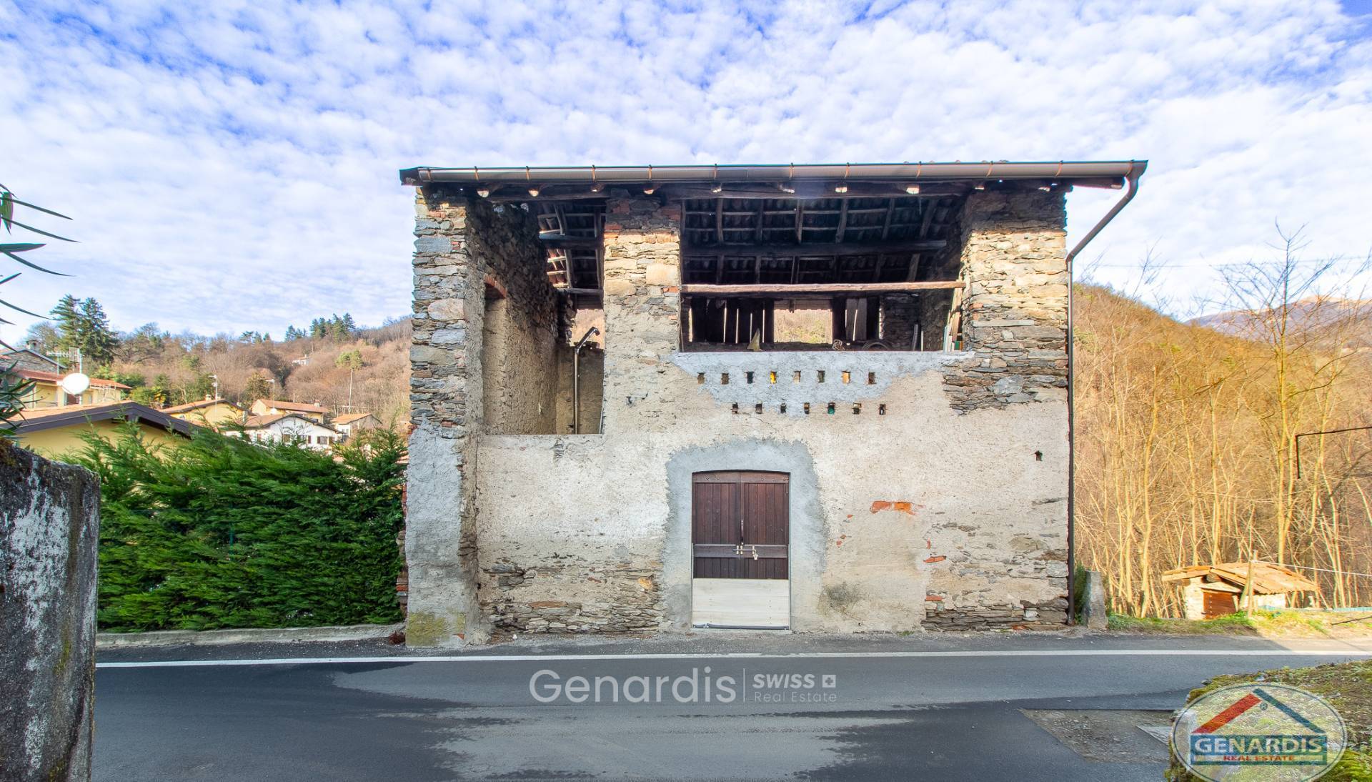 Historisches Nebengebäude aus Naturstein