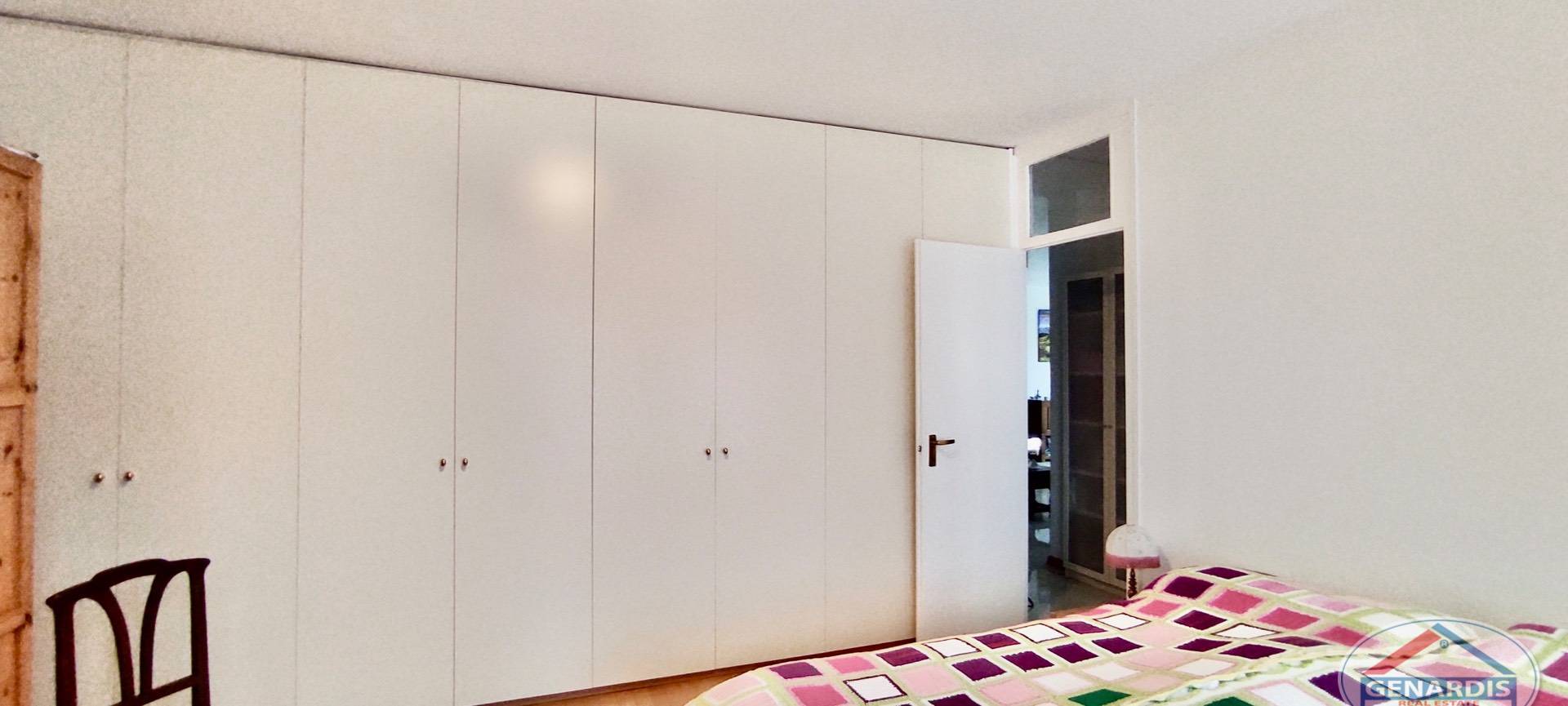 Schlafzimmer mit Einbauschrank